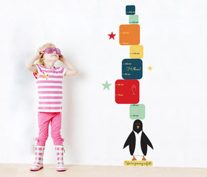 Tableau de hauteur de croissance de cubes colorés de pingouin pour autocollant mural WC131 pour enfants